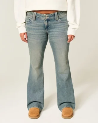 Jean bootcut taille basse avec broderie papillon, délavage moyen