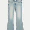 Jean bootcut taille basse, délavage moyen, brodé papillon Jean bootcut taille basse, délavage moyen, brodé papillon