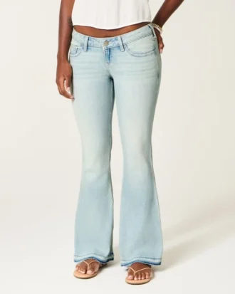 Jean flare taille ultra basse, délavage clair, ourlet asymétrique