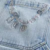 Jean peintre baggy à poche arrière brodée et délavage clair Jean peintre baggy à poche arrière brodée et délavage clair