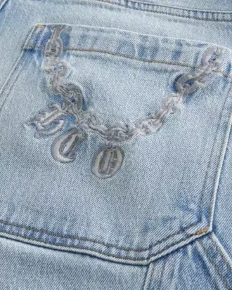 Jean peintre baggy à poche arrière brodée et délavage clair Jean peintre baggy à poche arrière brodée et délavage clair