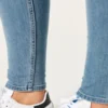 Jean skinny taille haute à coupe ajustée, délavage moyen Jean skinny taille haute à coupe ajustée, délavage moyen