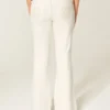 Jean évasé à poche brodée blanc ultra taille basse Jean évasé à poche brodée blanc ultra taille basse