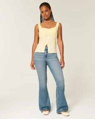 Jean évasé taille haute coupe courbes délavage moyen