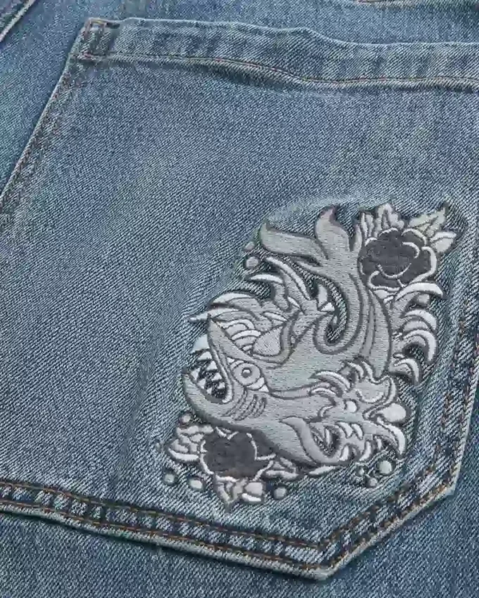 Jeans baggy skater à motif requin brodé, lavage moyen Jeans baggy skater à motif requin brodé, lavage moyen