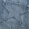 Mini-jupe-short en denim avec poche brodée en forme d’étoile Mini-jupe-short en denim avec poche brodée en forme d’étoile