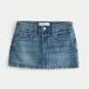Mini-jupe-short en denim brodé, lavage moyen Mini-jupe-short en denim brodé, lavage moyen