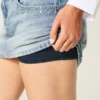 Mini-jupe-short en denim délavé clair à clous Mini-jupe-short en denim délavé clair à clous