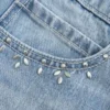 Mini-jupe-short en denim délavé clair à clous Mini-jupe-short en denim délavé clair à clous