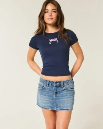 Mini-jupe-short en denim taille basse avec nœud brodé