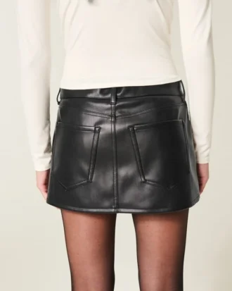 Mini-jupe-short en simili cuir