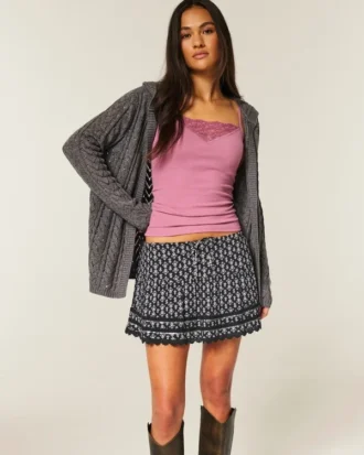Mini-jupe-short à ourlet en dentelle