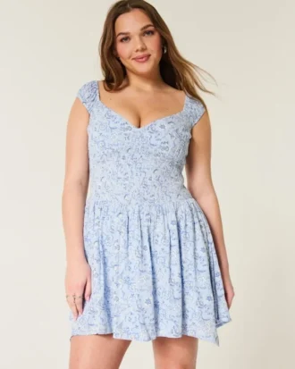 Mini-robe asymétrique à épaules dénudées