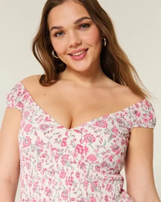 Mini-robe asymétrique à épaules dénudées