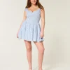 Mini-robe asymétrique à épaules dénudées Mini-robe asymétrique à épaules dénudées
