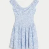 Mini-robe asymétrique à épaules dénudées Mini-robe asymétrique à épaules dénudées