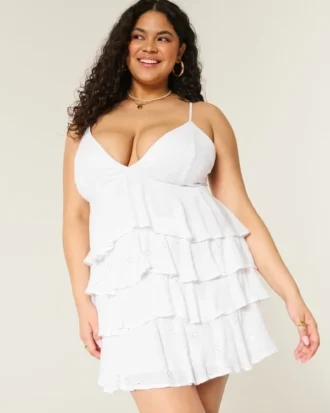 Mini-robe babydoll à volants et encolure en V