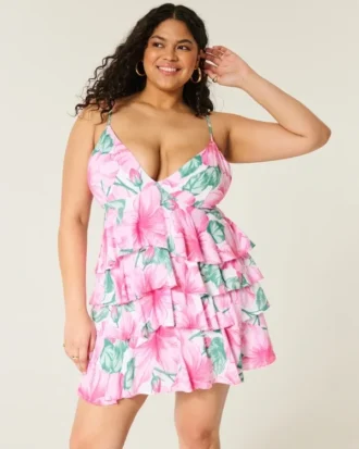 Mini-robe babydoll à volants et encolure en V