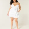 Mini-robe babydoll à volants et encolure en V Mini-robe babydoll à volants et encolure en V