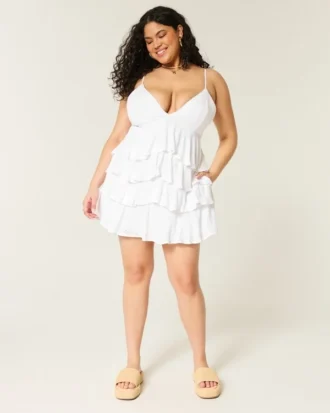 Mini-robe babydoll à volants et encolure en V