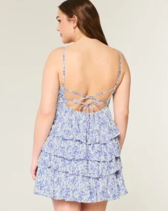 Mini-robe babydoll à volants et encolure en V
