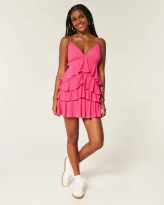 Mini-robe babydoll à volants et encolure en V