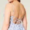 Mini-robe babydoll à volants et encolure en V Mini-robe babydoll à volants et encolure en V