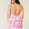 Mini-robe babydoll à volants et encolure en V Mini-robe babydoll à volants et encolure en V