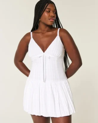 Mini-robe bouffante à col en V