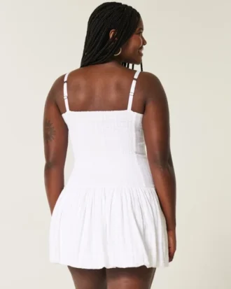 Mini-robe bouffante à col en V