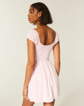 Mini-robe boutonnée à manches courtes