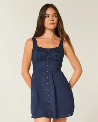 Mini-robe boutonnée sur le devant