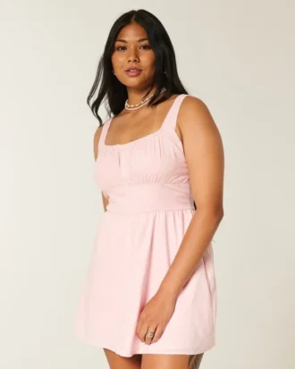 Mini-robe boutonnée sur le devant