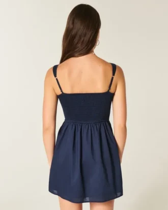 Mini-robe boutonnée sur le devant