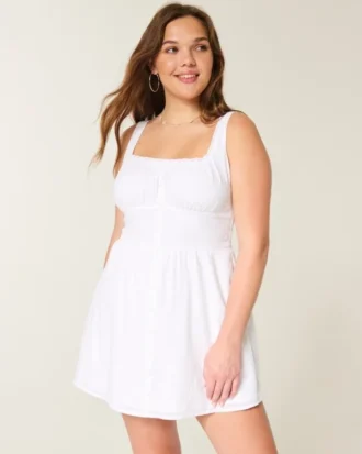 Mini-robe boutonnée sur le devant