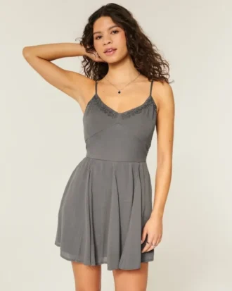 Mini-robe brodée