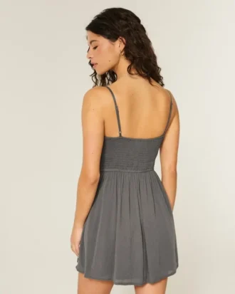 Mini-robe brodée