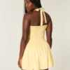 Mini-robe dos nu à taille basse