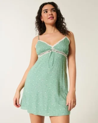 Mini-robe à détails en dentelle