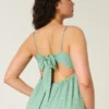 Mini-robe à détails en dentelle Mini-robe à détails en dentelle