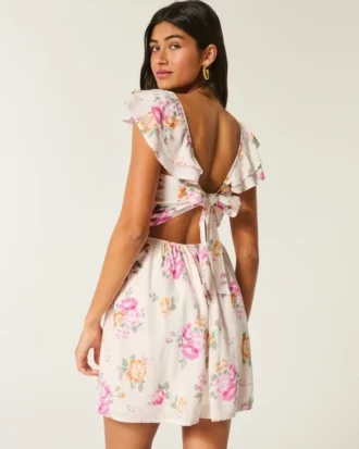 Mini-robe à manches flottantes et taille en V
