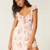 Mini-robe à manches flottantes et taille en V Mini-robe à manches flottantes et taille en V