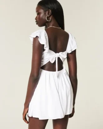 Mini-robe à manches flottantes et taille en V