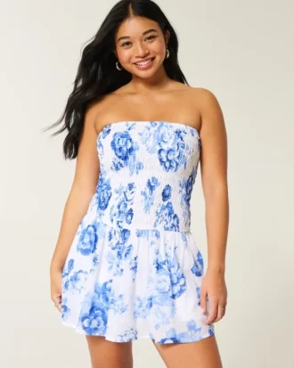 Mini-robe sans bretelles à corsage smocké