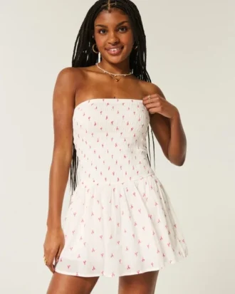 Mini-robe sans bretelles à corsage smocké
