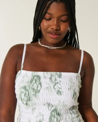 Mini-robe sans bretelles à corsage smocké