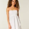 Mini-robe sans bretelles en tissu éponge Mini-robe sans bretelles en tissu éponge