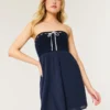 Mini-robe sans bretelles style crochet Mini-robe sans bretelles style crochet