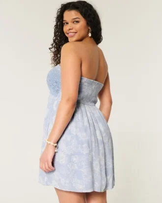 Mini-robe sans bretelles style crochet