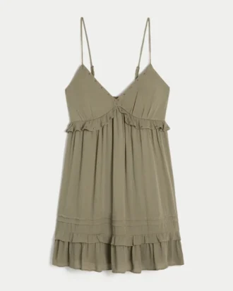 Mini-robe à volants cloutée